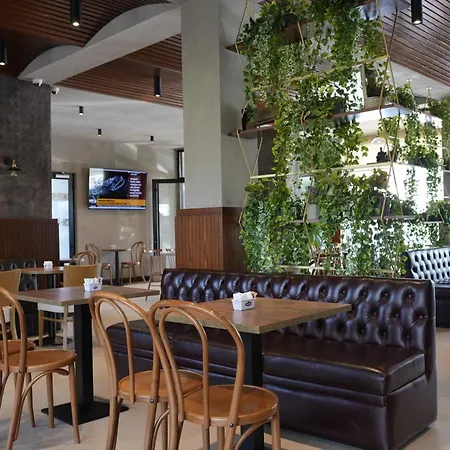 Bluepoint فندق Tepelene