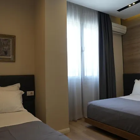 Bluepoint Hotel *